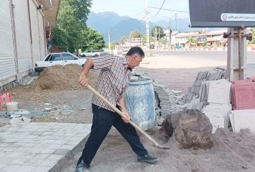 اجرای عملیات سنگ‌فرش در محدوده میدان اصلی شهر ماکلوان